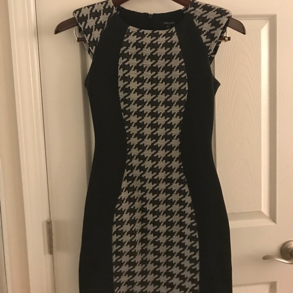 Houndstooth Bodycon Dress - Picture 4 of 4